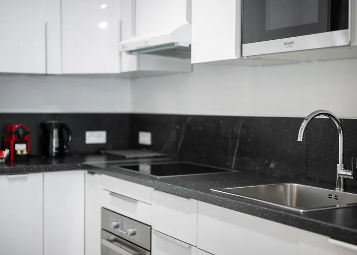 Port Garavan Calme, Piscine, Rénové, Parking * Menton