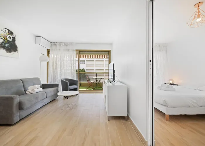 Port Garavan Calme, Piscine, Rénové, Parking Menton