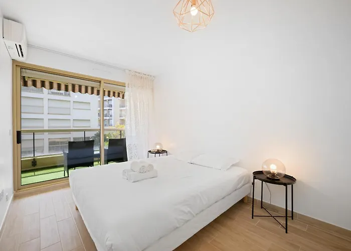 Port Garavan Calme, Piscine, Rénové, Parking Appartement