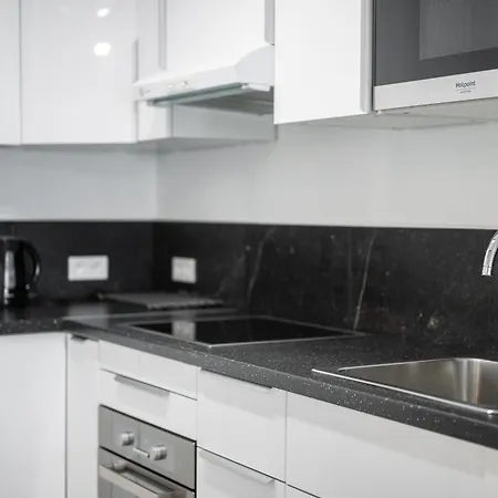 Port Garavan Calme, Piscine, Rénové, Parking * Menton