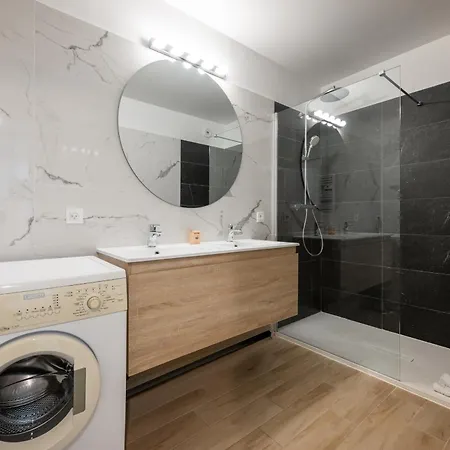 Port Garavan Calme, Piscine, Rénové, Parking Menton