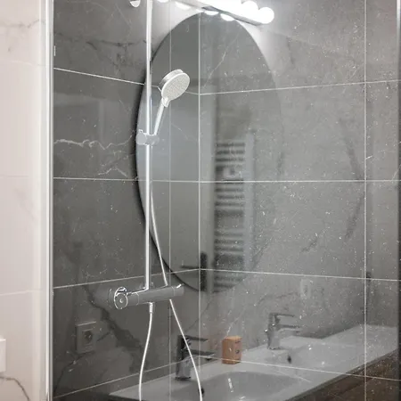 Port Garavan Calme, Piscine, Rénové, Parking Apartamento Menton