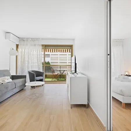 Port Garavan Calme, Piscine, Rénové, Parking Menton