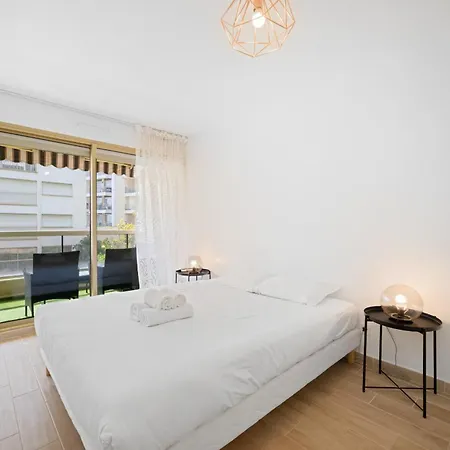 Port Garavan Calme, Piscine, Rénové, Parking Appartement